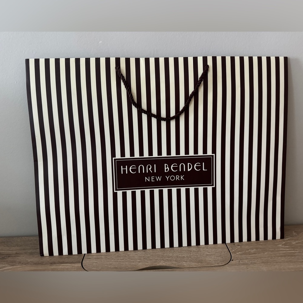 Excellent condition Henri Bendel shopping bag